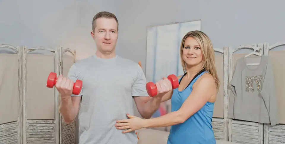 Natalie beim Personal Training mit einer Kundin